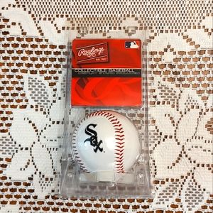 New Rawlings Chicago White Sox Collectible Baseball with Display Stand